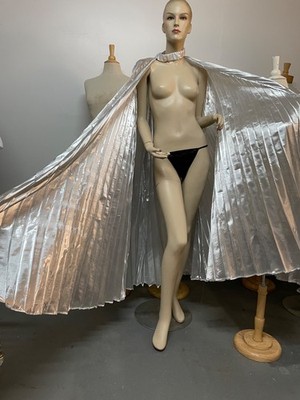 NEW IN BAG Danzia Danzcue Silver Pleated Disco, Angel, Dance Wings Set w/ Wands