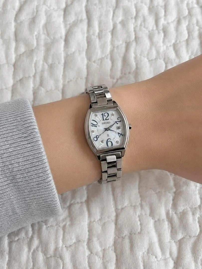Reloj Pulsera SEIKO LUKIA 1B22-0BC0 Mujer Solar Radio Onda Tonneau Plateado