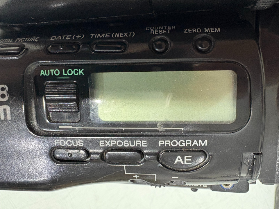 Vintage Sony Handycam Video 8 Camcorder CCD-TR71 w/ Battery- NOT TESTED ...