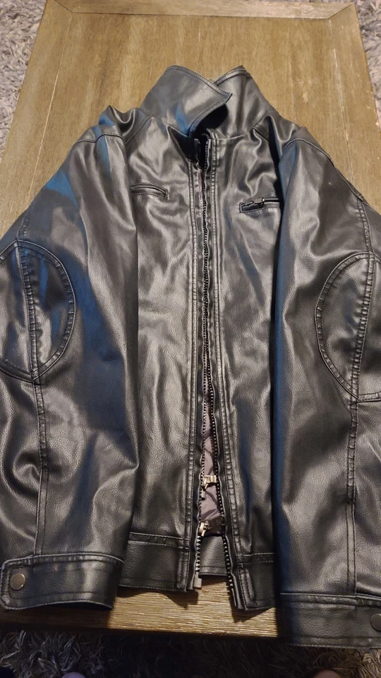 Chaqueta para hombre Calvin Klein XXL de imitación de cuero negra  Foto 2 de 4