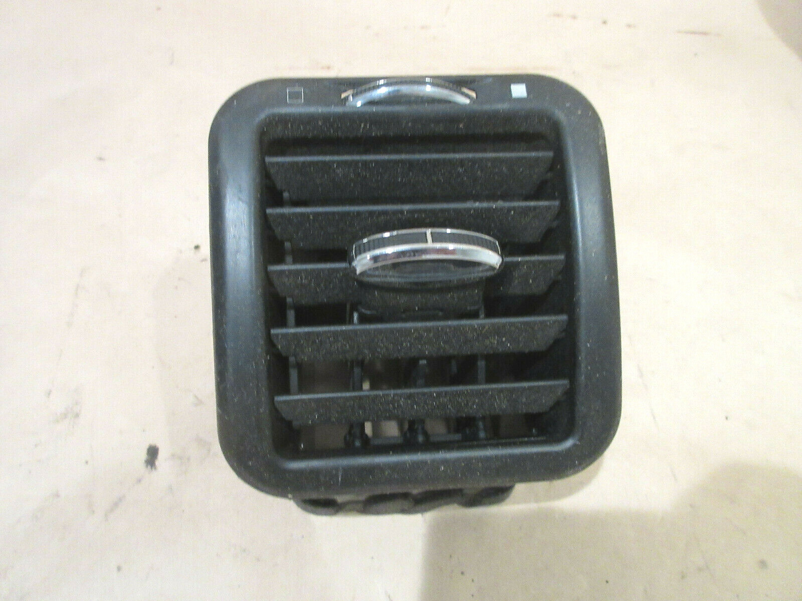 Maserati Quattroporte 05-06 4.2 - Dashboard Side Air Vent - P/N 66527400