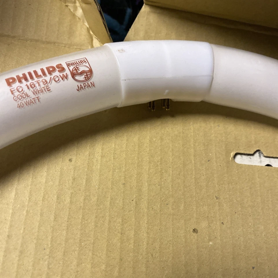 Philips cool white 40 watt 16 in circlin light bulb - Image 4 of 4
