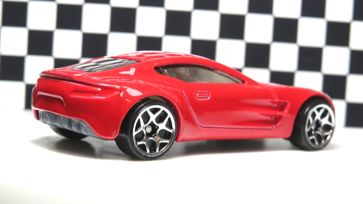 【激レア】Aston Martin DB12 1/64オフィシャルミニカーレッド Hot Wheels Red Aston Martin One-77 Kids Diecast Model Toy