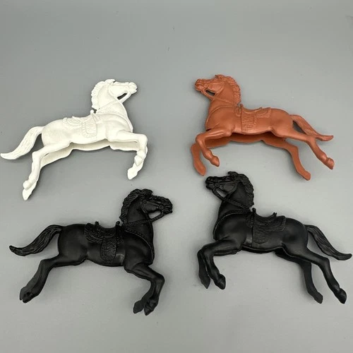 Lot Vintage Plastic cowboys , Horses Indians,Beton,Ajax,lido,Marx
