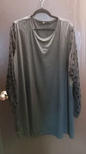 NWOT No Brand Name 4XL Extra Long Black Top W Polka Dot Sleeves 1023C
