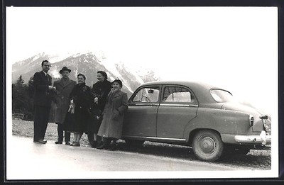 Postcard Car with license plate W 35 944, family stops with their vehicle in  