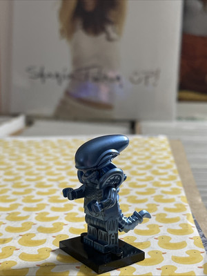 ALIEN XENOMORPH BLUE CHROME LEGO MINIFIG FIGURE ridley scott sci-fi horror