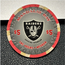 (UNCIRCULATED) $5 MANDALAY BAY "RAIDERS" CASINO POKER CHIP LAS VEGAS GAMBLING