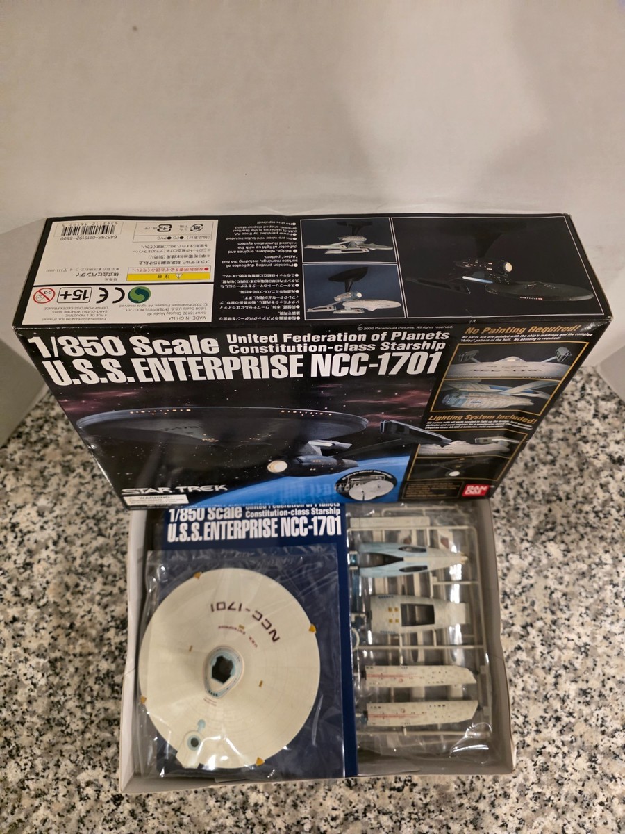 U.S.S. Enterprise NCC-1701 1:850 STAR TREK Bandai Model Kit NEW