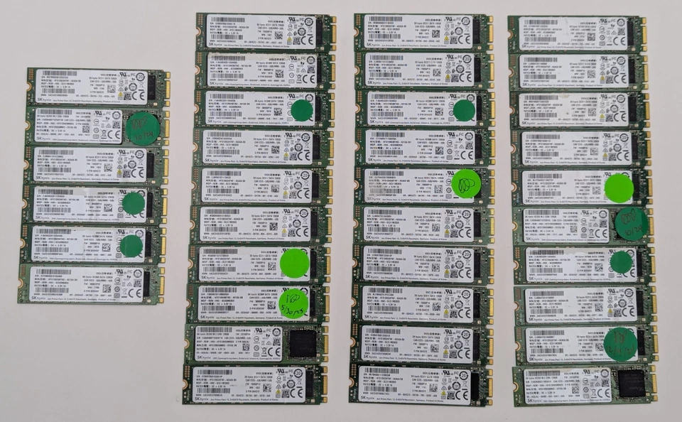 Lote de 36 unidades de estado sólido SK hynix 128 GB SATA 2280 M.2 SSD modelo mixto - borradas Foto 3 de 4