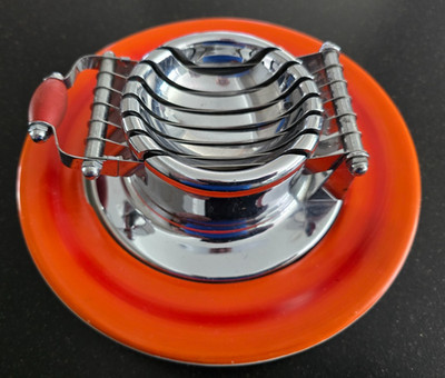 Vintage 1930's Wales Tomato Slicer with Orange Under Plate