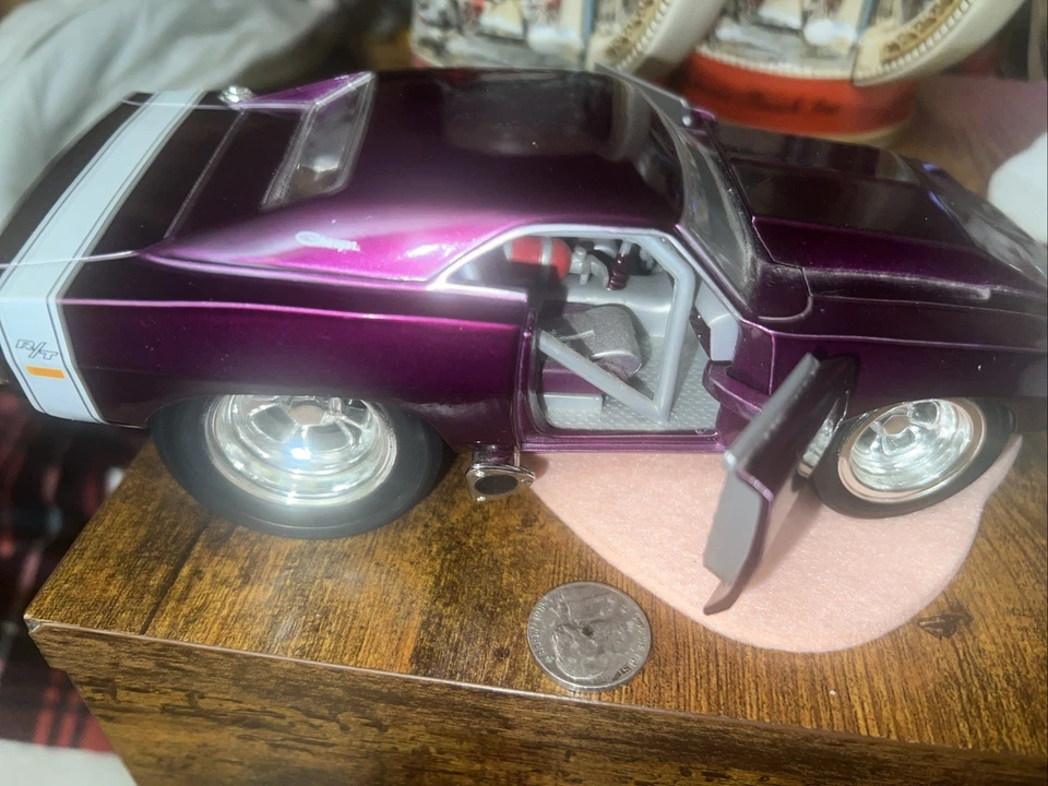 1969 Dodge charger Hemi Muscle Machines 1:24 Die-cast Steele, Purple Doors Open - Image 2 of 4