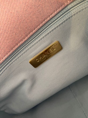 Chanel 19 24C 2Way Shoulder Bag Gradation Denim Special Edition pink blue - Picture 20 of 21