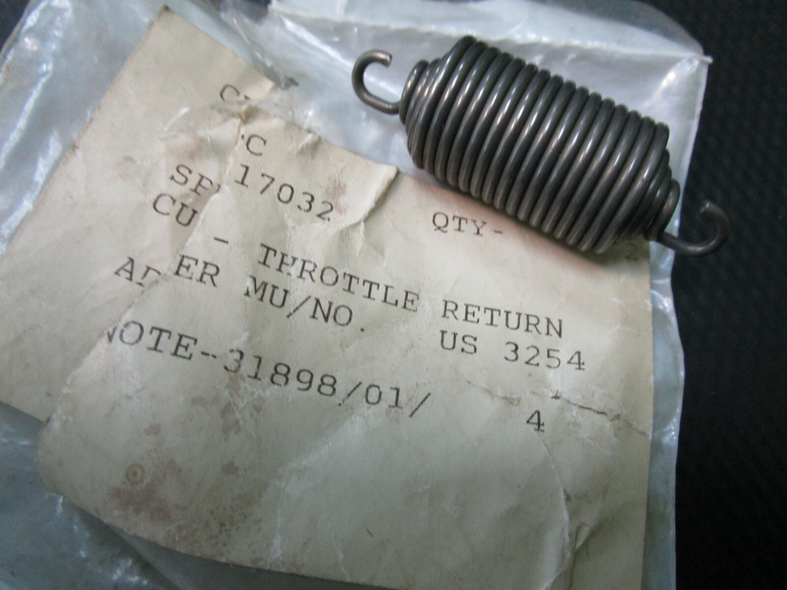 Rolls Royce Cloud, Shadow, Corniche, Bentley S, T throttle return spring RE17032