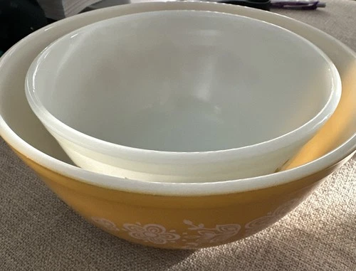 Vintage Pyrex #402- 403 Butterfly Gold  1 1/2 Qt 2  1/2 QT Nesting Mixing Bowls