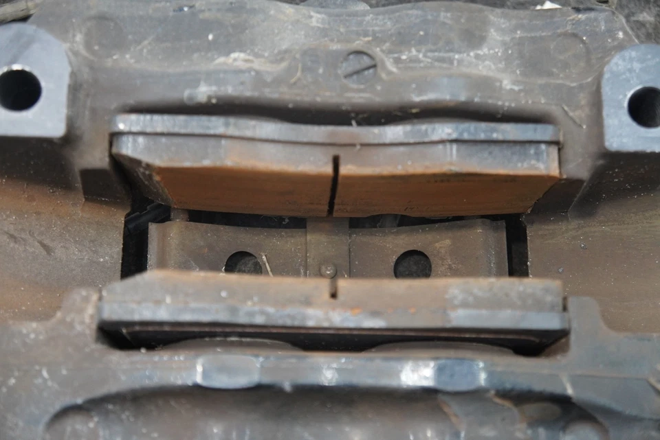 Pinza de freno delantera izquierda 4G43-2C463-CA OEM Aston Martin V8 Vantage 2006-16 DB9 Foto 4 de 4