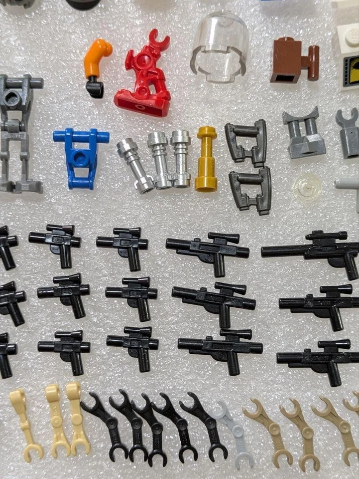 Minifigura LEGO: Batman, oficial de Nova Corps, artillero/yeoman zombies Foto 4 de 4