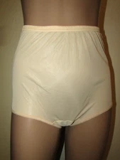 NWOT Vintage Vanity Fair Pechglo Tricot Nylon Beige Panties size 6