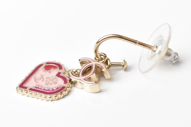 アクセサリー heart swing earrings Chanel Earrings CHANEL swing earrings CC mark/heart motif