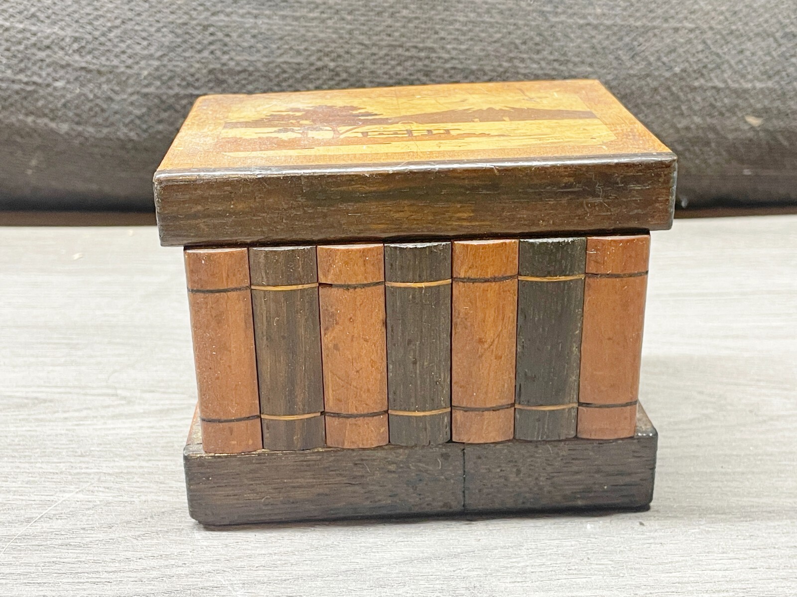 ANTIGUA CAJA PUZZLE JOYA CON FORMA DE LIBRO DE MADERA SORENTO