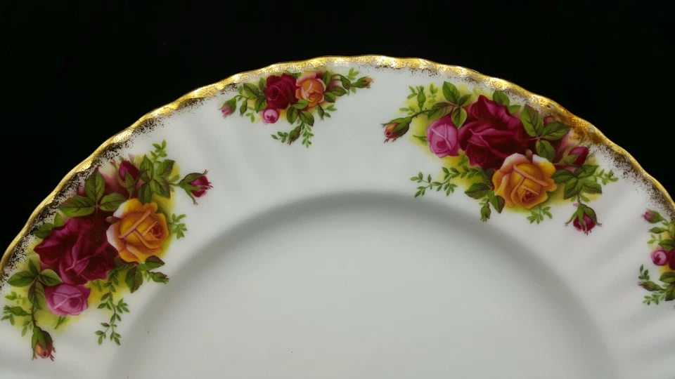 Royal Albert Old Country Roses Dinner Plate 1962-1st Quality - image 2 of 4
