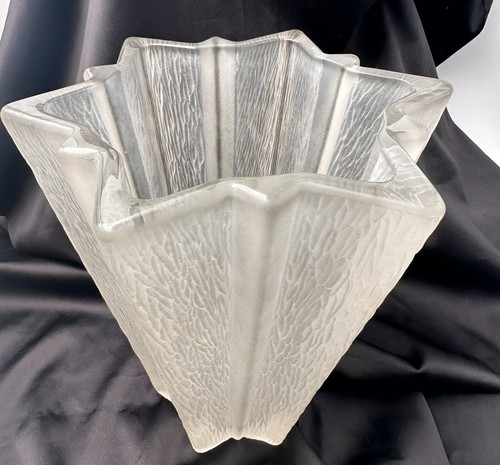 Vase en forme d'étoile en cristal très épais givré pierre Davesn - Imagen 4 de 11
