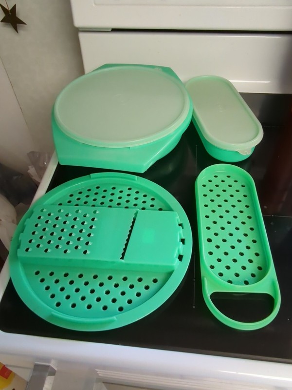 Tupperware Jadeite Green Grater Bowl Cheese Grater Shredder Seals Vtg 6 Pieces