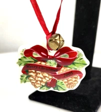 Longaberger 2005  #23174 Merry Christmas Holiday Tie on w/Bell