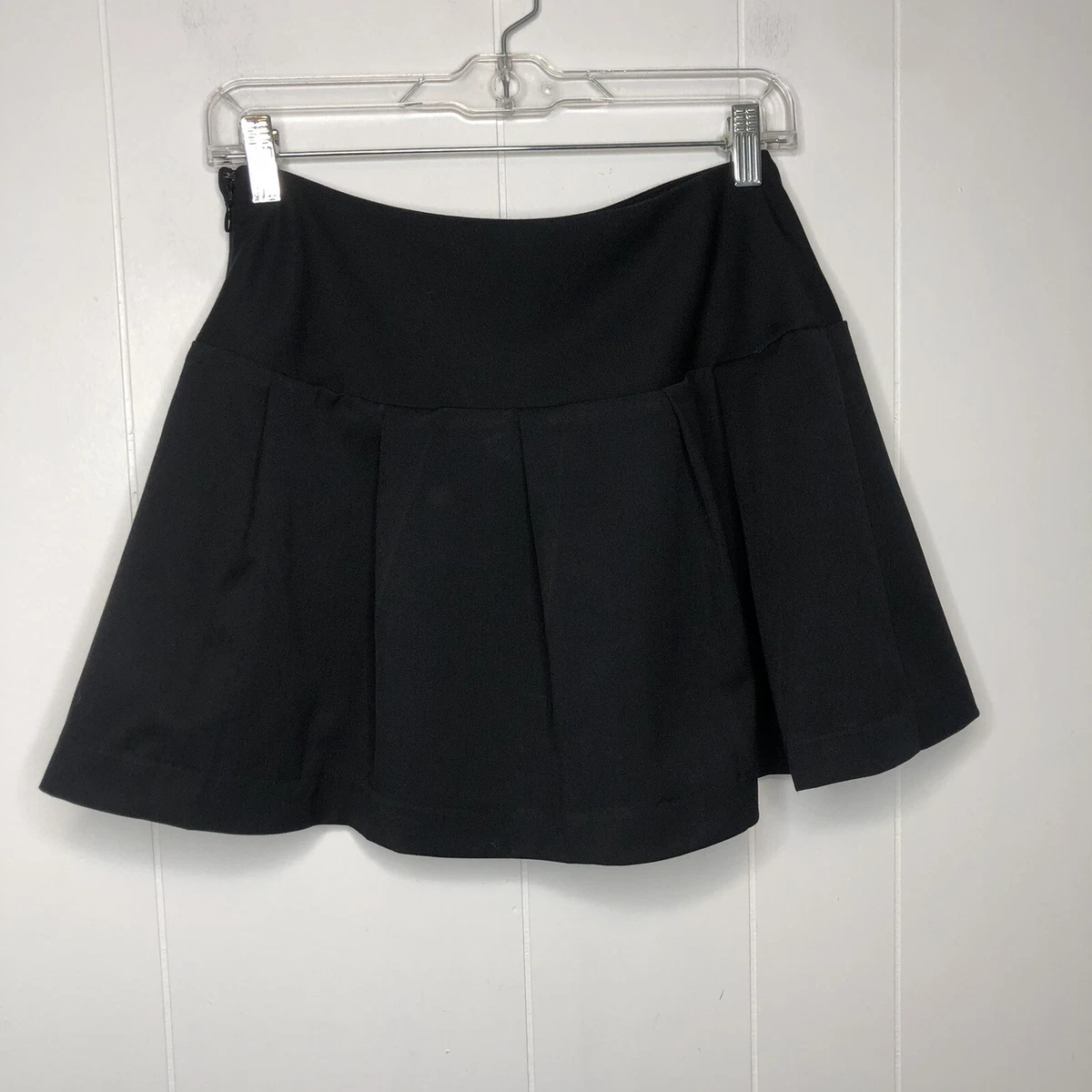 h and m black skirt
