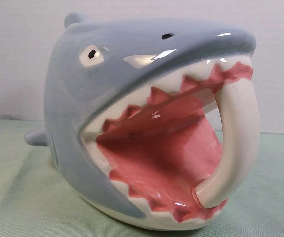 Taza de café 16 oz cerámica gran tiburón blanco taza Bite Me Bigmouth Inc mandíbulas 8"l x 4" Foto 2 de 4