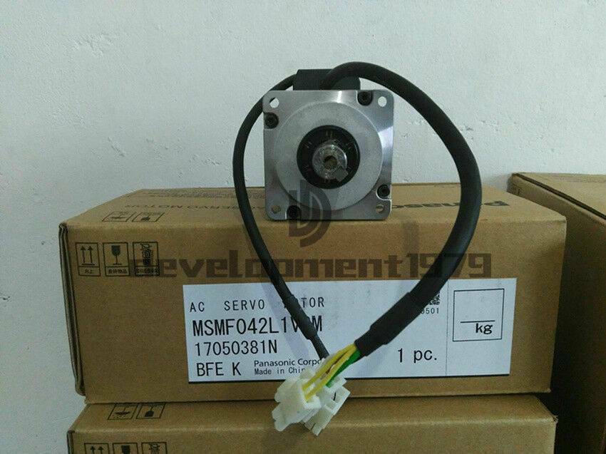 One Panasonic MSMF042L1V2M New In Box