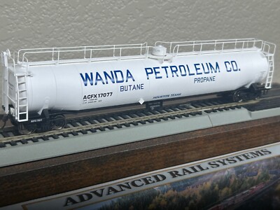 WANDA PETROLEUM - HOUSTON TX - LPG / LIQUIFIED PROPANE 33K TANK CAR HO SCALE NEW