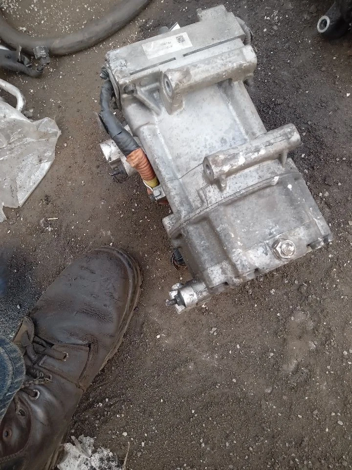 Used A/C Compressor fits: 2013 Hyundai Sonata 2.4L VIN 4 8th digit hybrid from 2 — 第 2/4 张图片