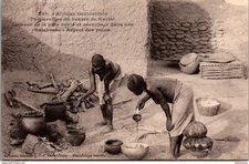 S24308 cpa Afrique - Sénégal - Préparation du Beurre de Karité