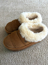 UGG Women  s Brown Suede Slip-On Slippers Faux Fur Lined Trim Logo US 6
