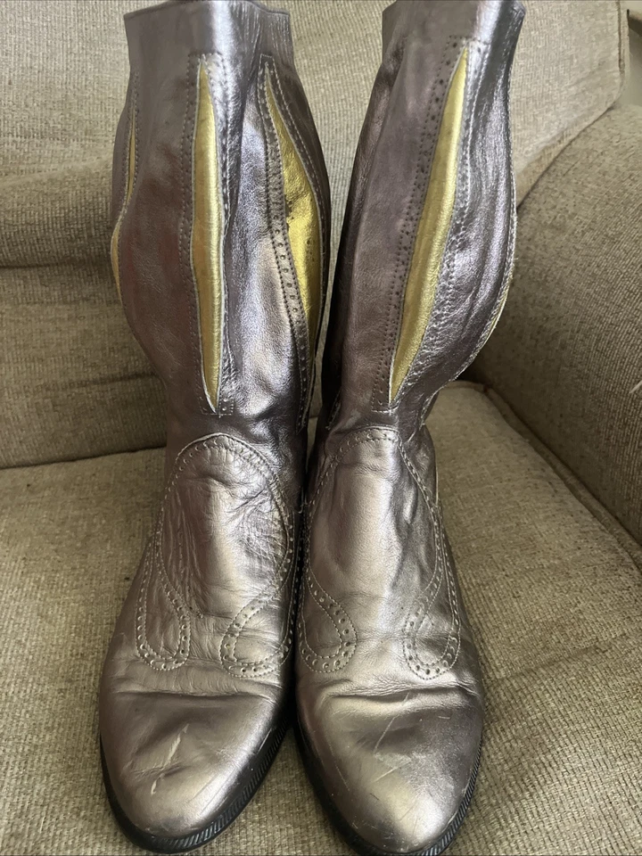 Charles Jourdan Botas 8 Hippie Rockstar Plata Dorado Cuero Italia Años 70 Tacón Bajo Foto 2 de 4