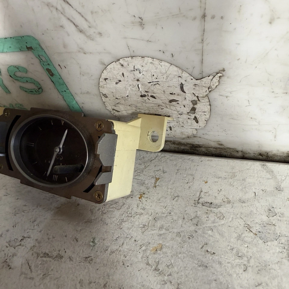 Аналоговые часы на приборную панель 03–04 Infiniti G35 - Изображение 2 из 4