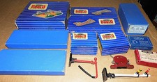 HORNBY DUBLO LARGE AMOUNT LINESIDE EQUIPMENT POINTS SIGNALS SWITCHES MOST BOXED