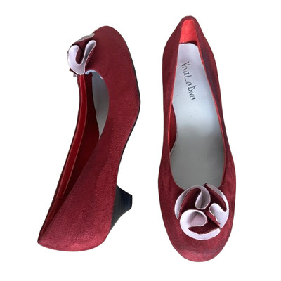 Viva La Diva Damen Pumps Rot Größe UK 7E EU 40 Wildleder Cuban Low Heels Schuhe