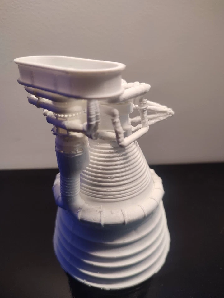 3d printed Rocketdyne F-1 rocket Engine 1:20 - Image 2 of 4