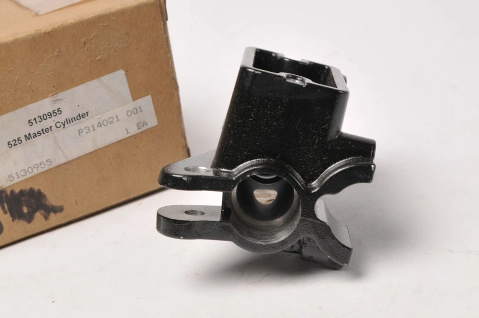 Genuine Polaris 5130955 Housing,Brake Master Cylinder XLT XC Euro RMK XCR ++ - Image 2 of 3