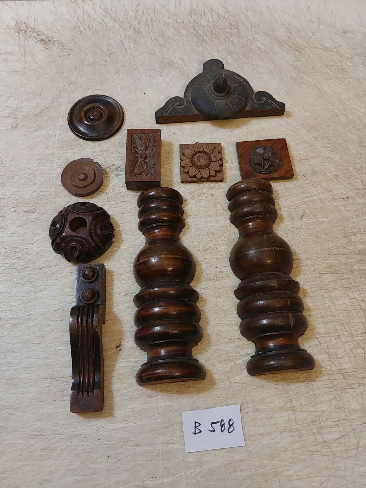 ASSORTED WALL CLOCK FRONT DECORATIONS