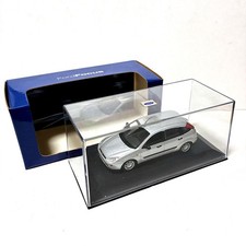 1/43 Minichamps Ford Focus 2000 GHIA 5-Door Hatchback Silver Minicar