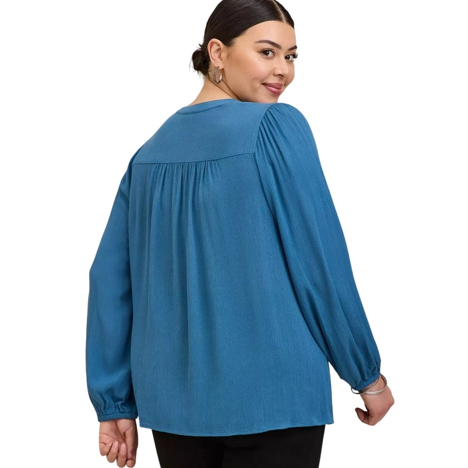 TORRID 女式 2X (2) 蓝色长袖皱纱纽扣前农民上衣 — 第 3/4 张图片