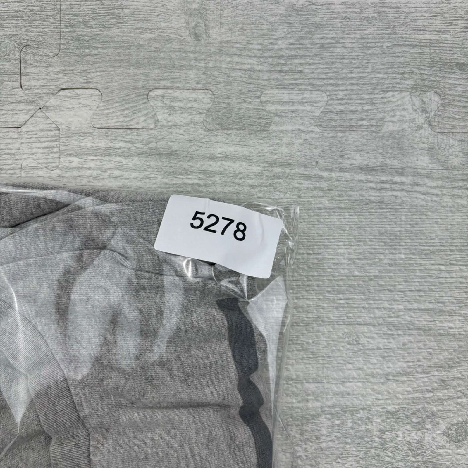 Vintage Calvin Klein Jeans Shirt Adult Medium Gray Spell Out Logo Classic thumbnail 6