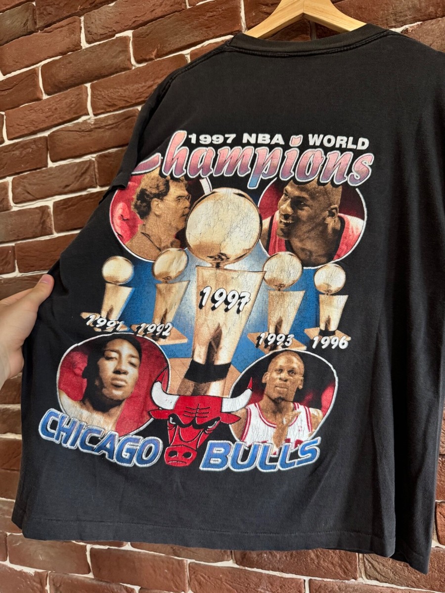 Vintage 90s Chicago Bulls 1997 Championship Bootleg Rap Tee xl