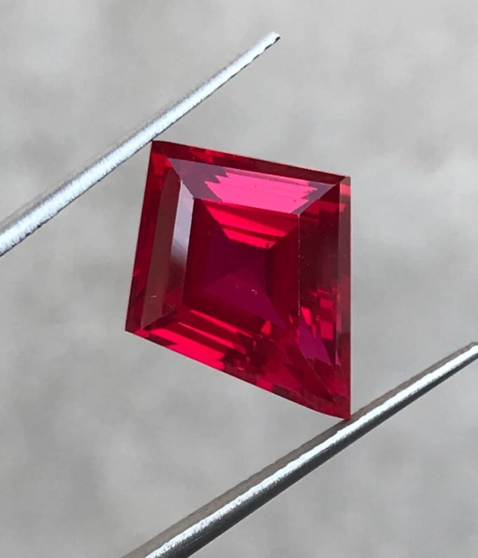 11.20 Cts Lab Ruby Lozenge Cut 17.5X14X7.5 mm Loose Gemstone For Jewelry - Image 4 of 4