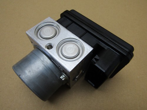 Suzuki GSX-S1000 S Katana 2019 2,825 miles ABS pump control module (12377) - Picture 5 of 8