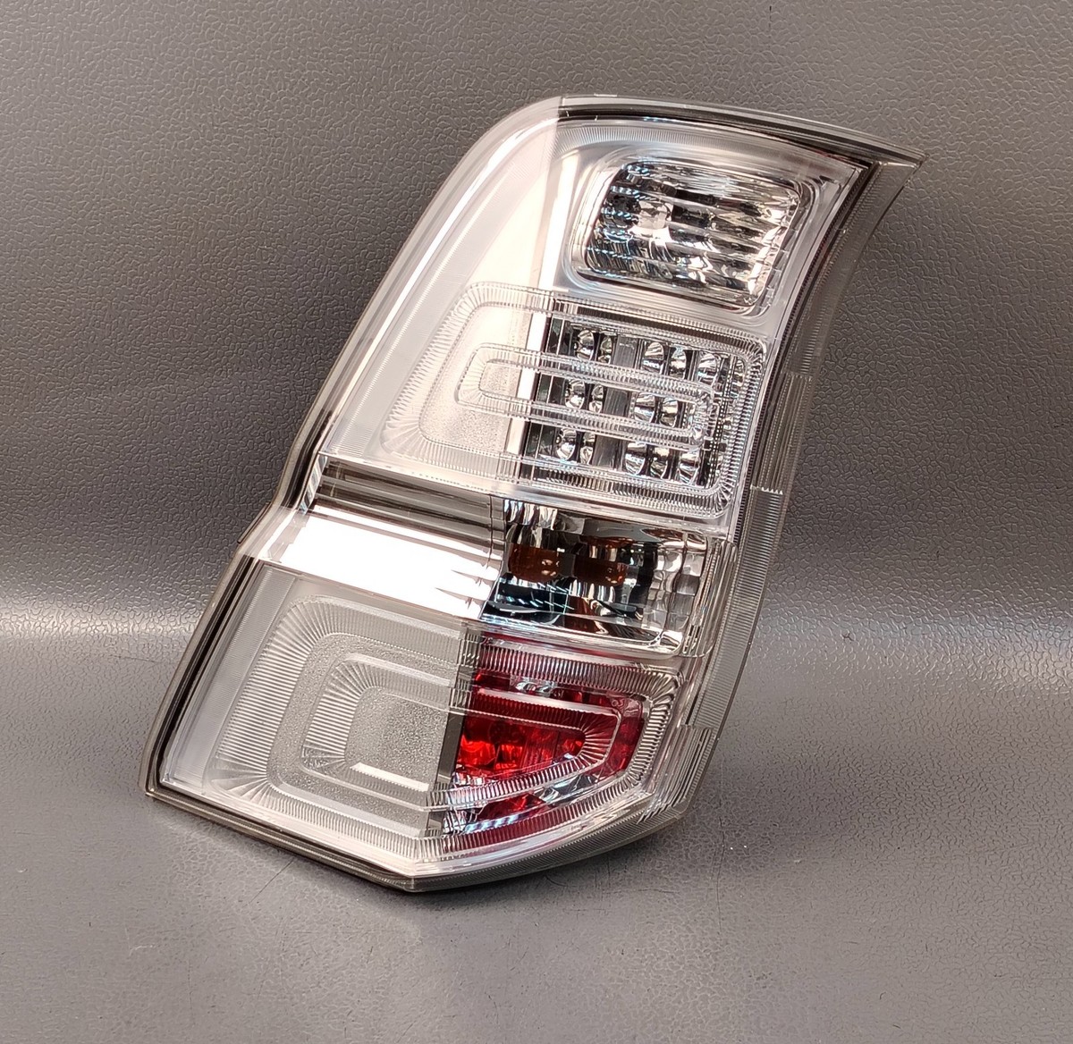 HONDA STEPWAGON RK5 RK6 RK7 RIGHT TAIL LIGHT STANLEY P8896 33500