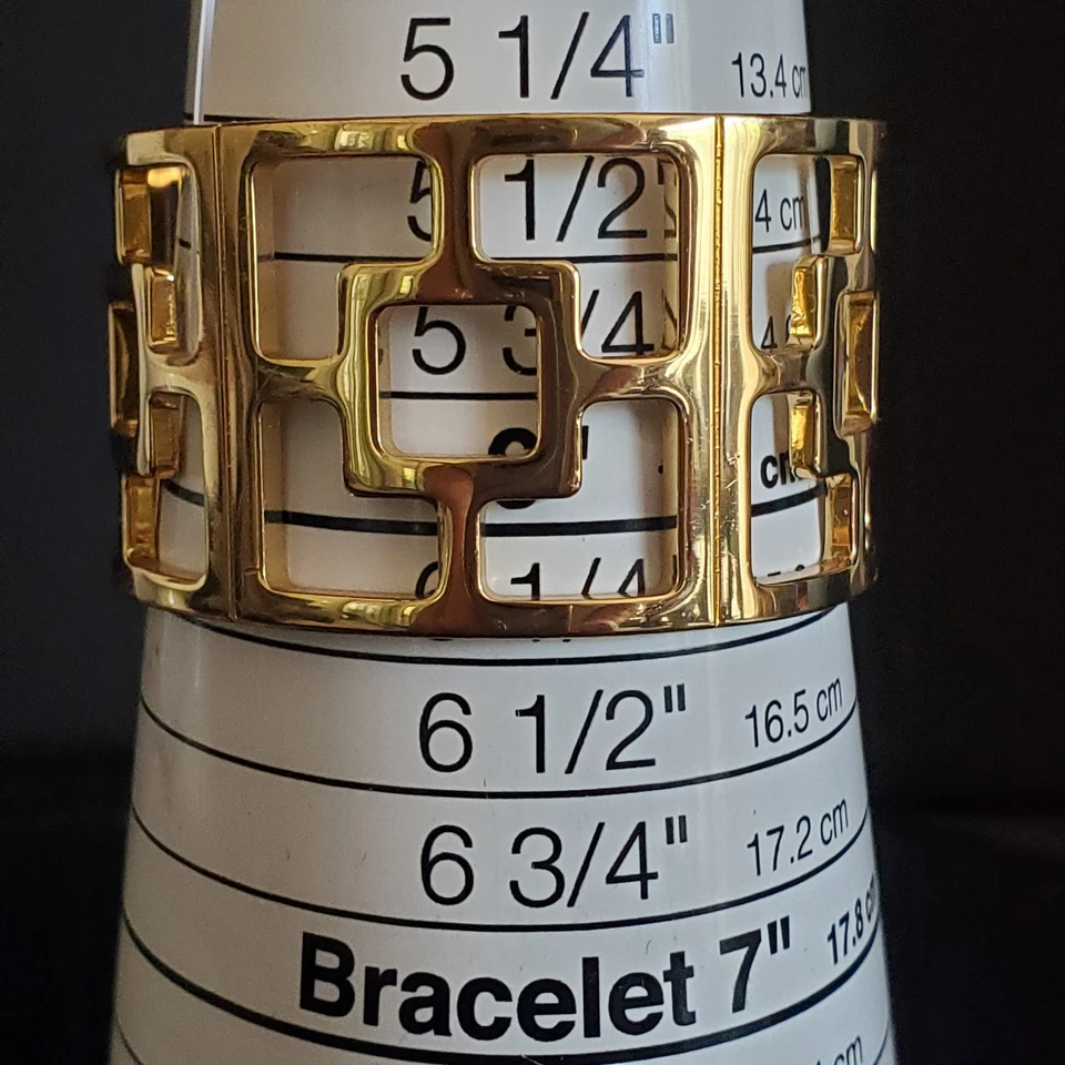 Brazalete Brazalete Ancho Trina Turk Tono Dorado Ladrillo Logo Firmado Elegante Pequeño Foto 4 de 4